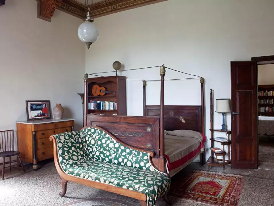 Immagine 16 di Villa in vendita  a Collesalvetti