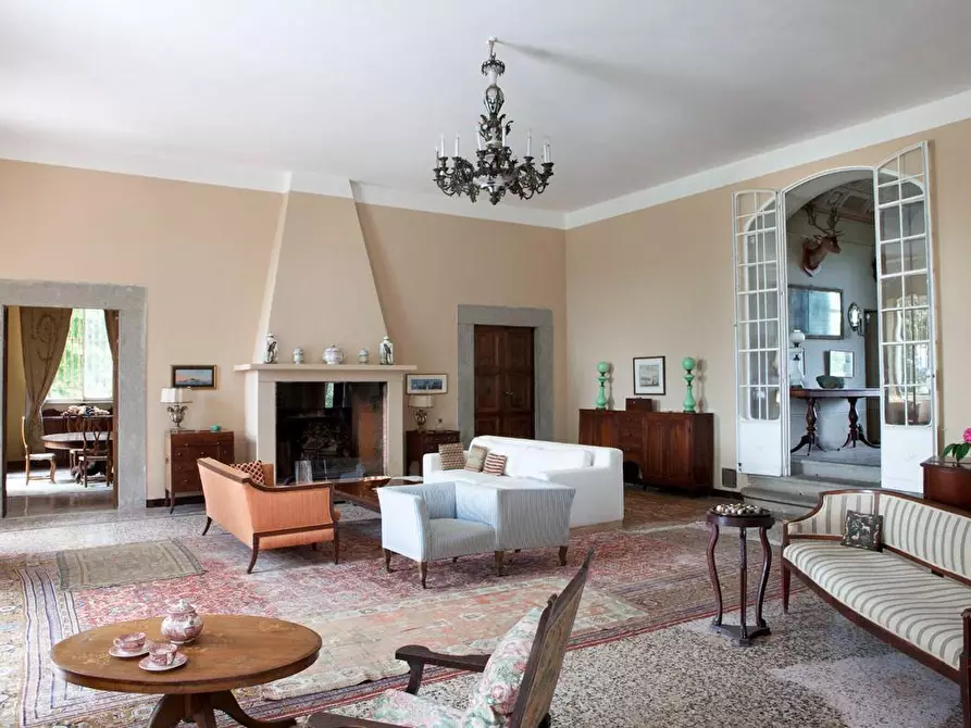 Immagine 9 di Villa in vendita  a Collesalvetti