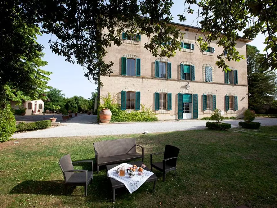 Immagine 2 di Villa in vendita  a Collesalvetti