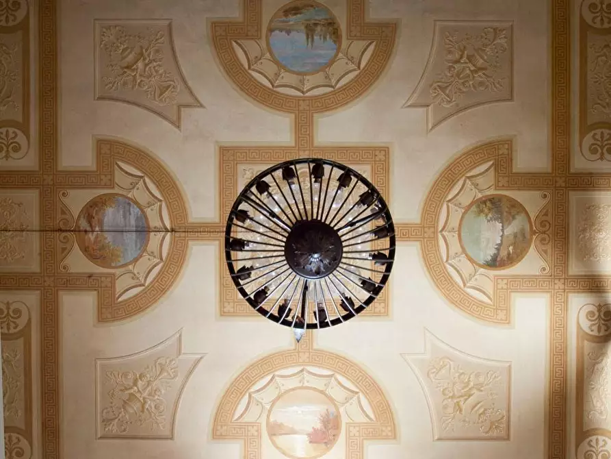 Immagine 30 di Villa in vendita  a Collesalvetti