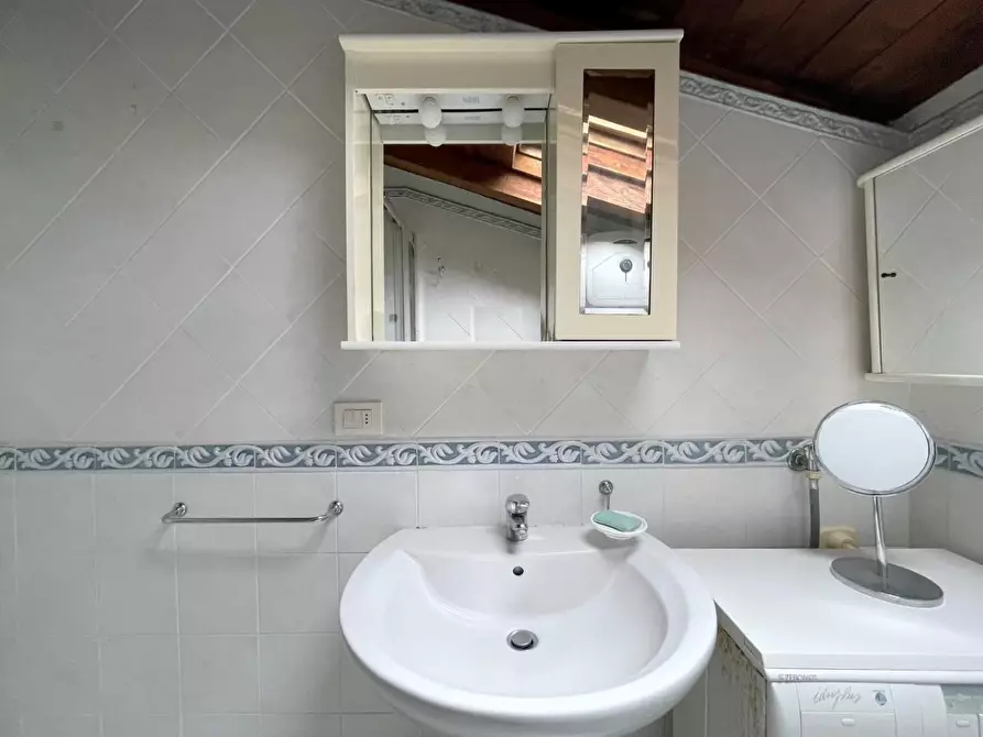 Immagine 20 di Mansarda in vendita  a Camaiore