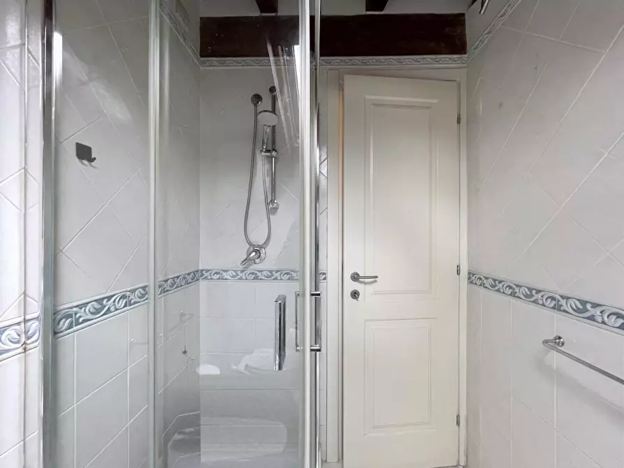 Immagine 21 di Mansarda in vendita  a Camaiore