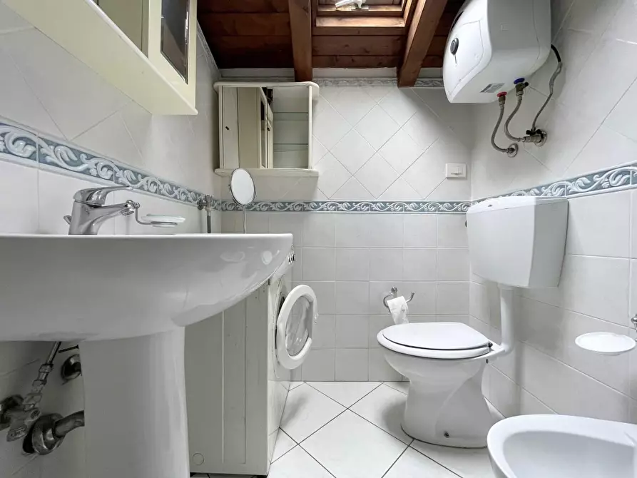 Immagine 19 di Mansarda in vendita  a Camaiore