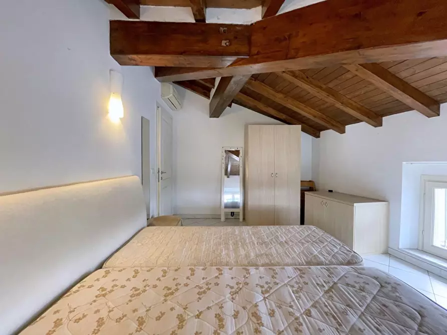 Immagine 13 di Mansarda in vendita  a Camaiore