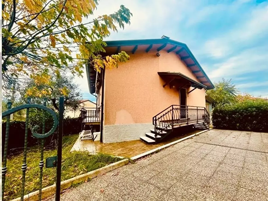 Immagine 3 di Casa indipendente in vendita  a Castelnuovo Magra