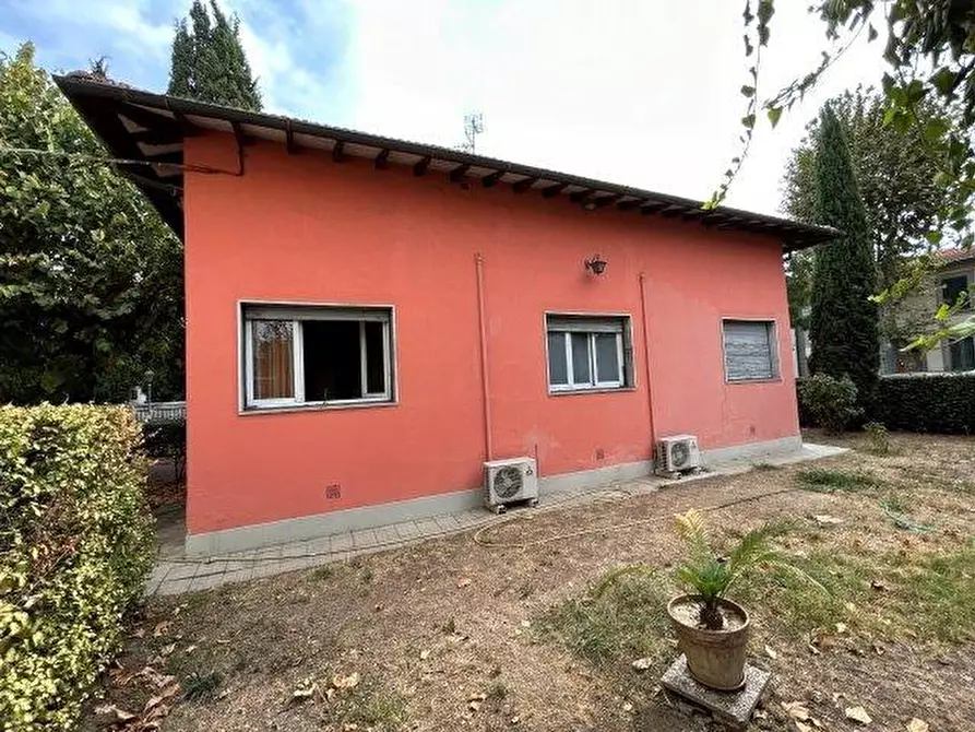 Immagine 1 di Casa indipendente in vendita  a Firenze