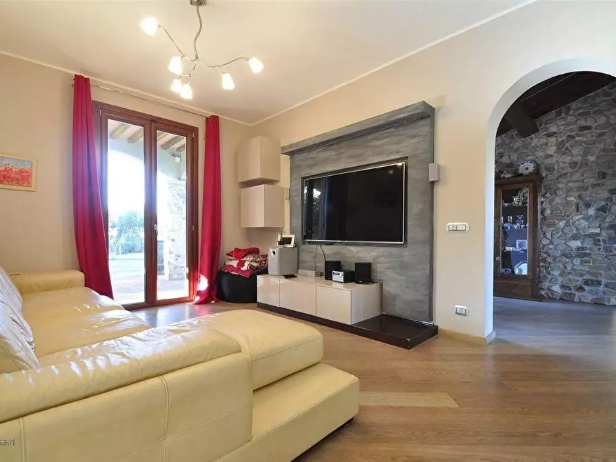 Immagine 3 di Villa in vendita  a San Vincenzo