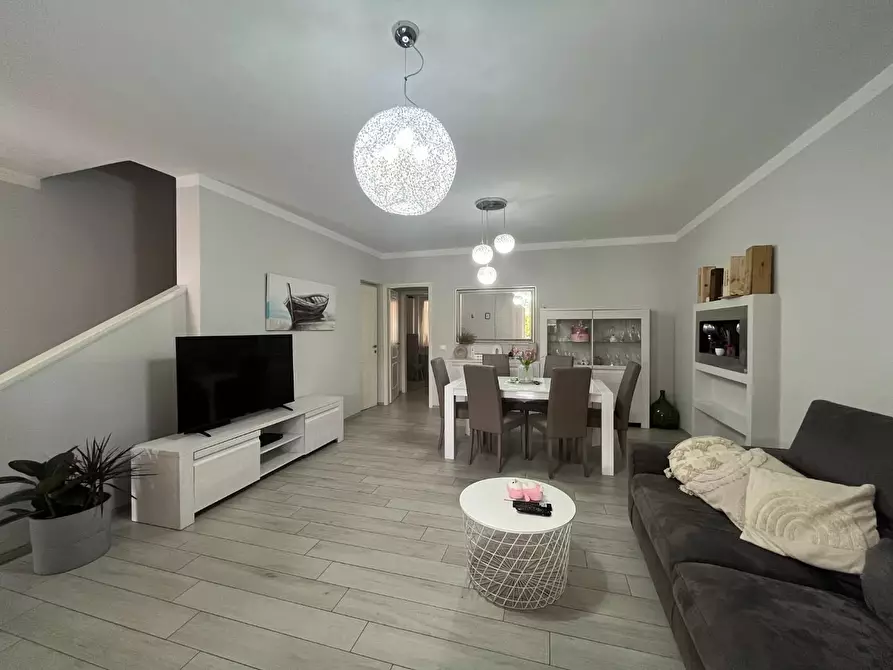 Immagine 2 di Villetta a schiera in vendita  a Seravezza