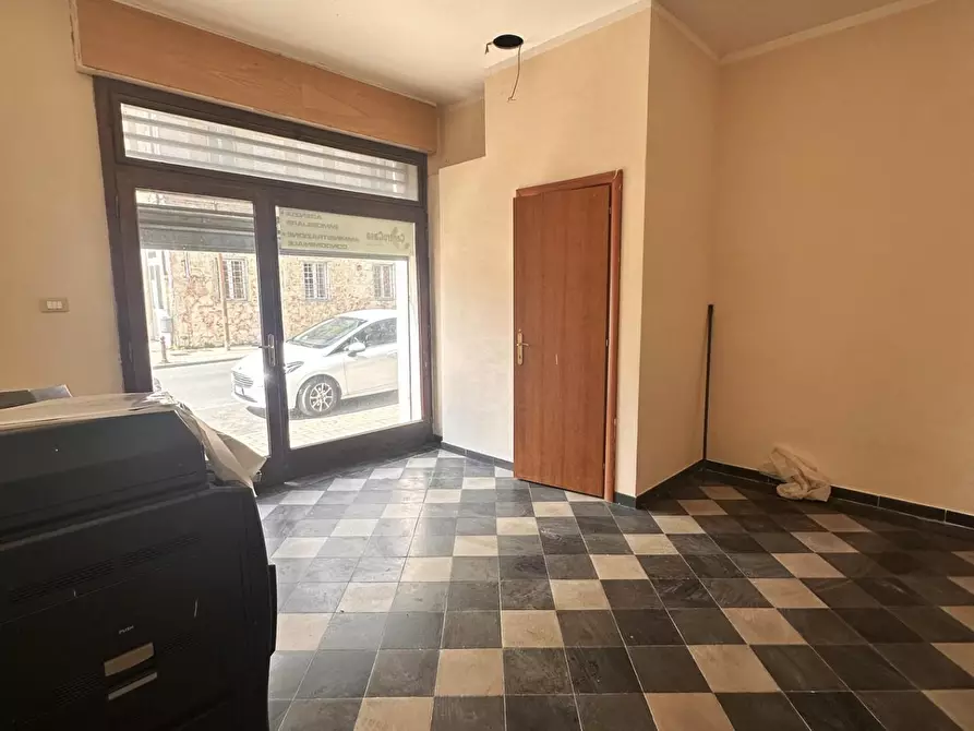 Immagine 7 di Negozio in affitto  a Collesalvetti