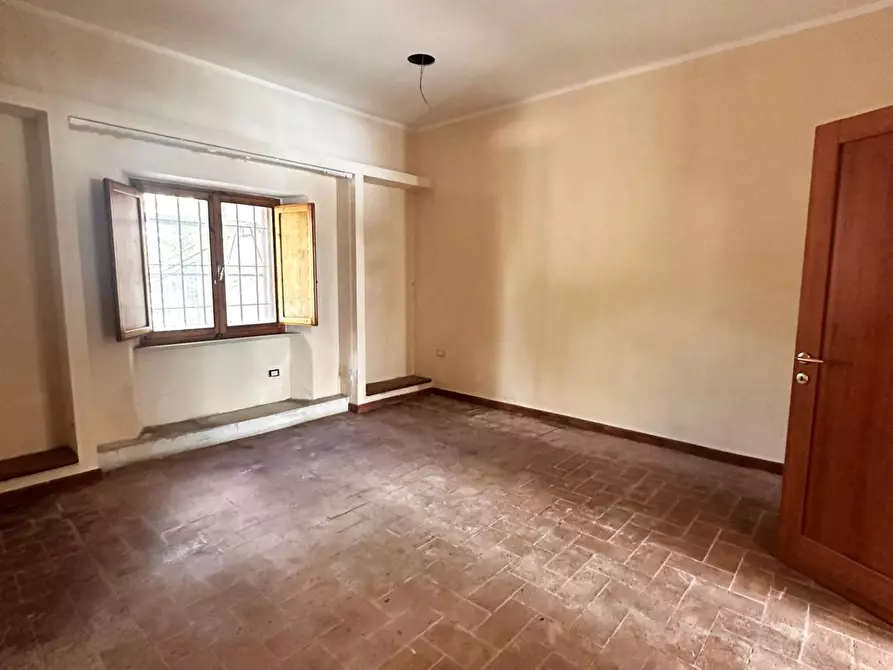 Immagine 3 di Negozio in affitto  a Collesalvetti