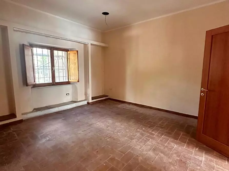 Immagine 5 di Negozio in affitto  a Collesalvetti