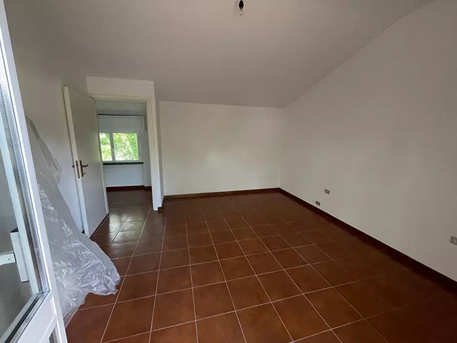 Immagine 22 di Villa in vendita  a Massa