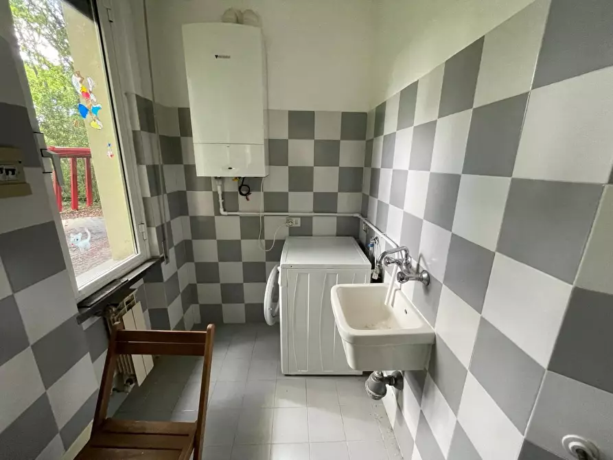 Immagine 17 di Villa in vendita  a Massa