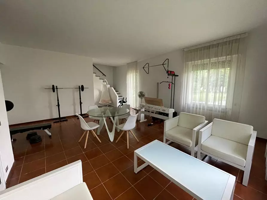 Immagine 10 di Villa in vendita  a Massa