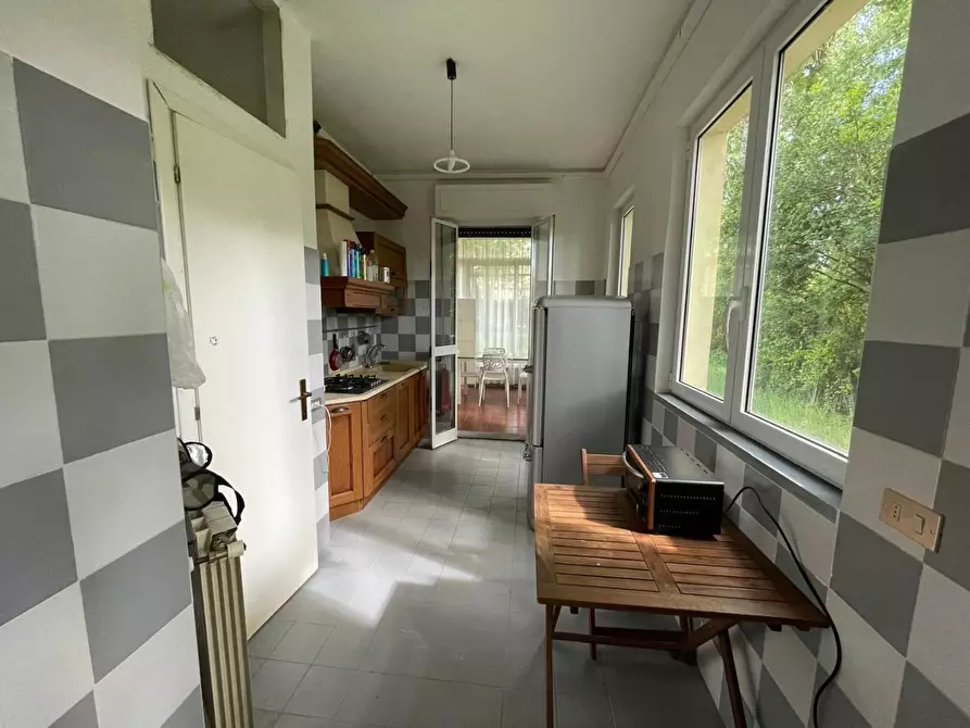 Immagine 16 di Villa in vendita  a Massa