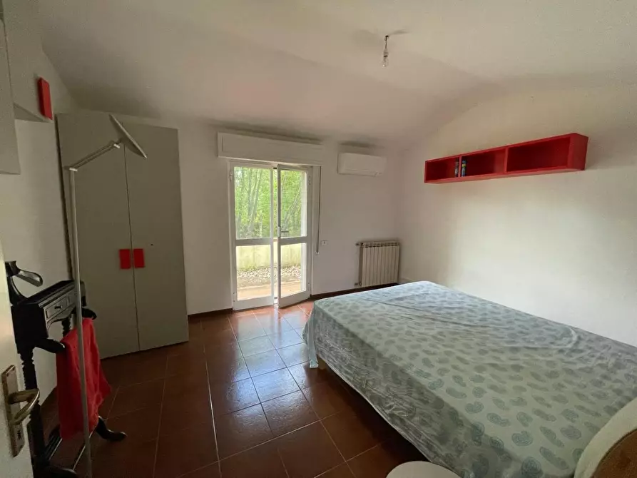 Immagine 25 di Villa in vendita  a Massa