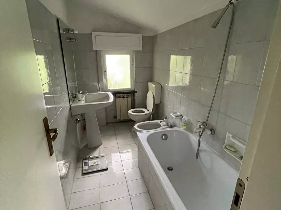 Immagine 23 di Villa in vendita  a Massa