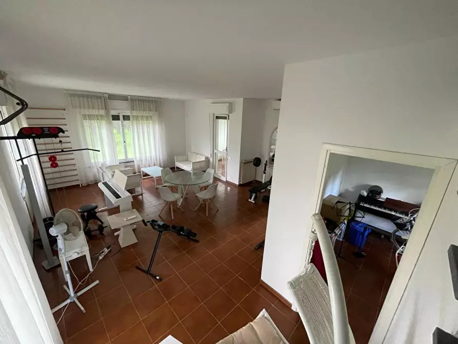 Immagine 12 di Villa in vendita  a Massa