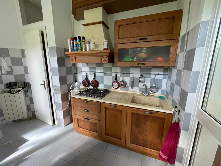 Immagine 15 di Villa in vendita  a Massa