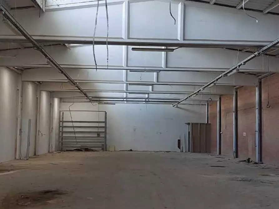 Immagine 5 di Attività artigianale in vendita  a Empoli