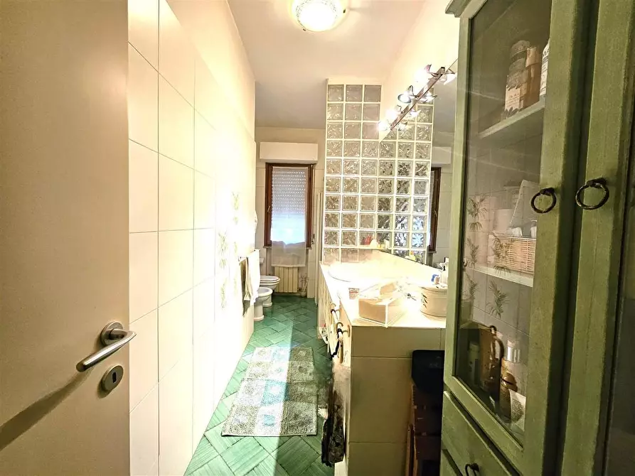 Immagine 16 di Appartamento in vendita  a Massa