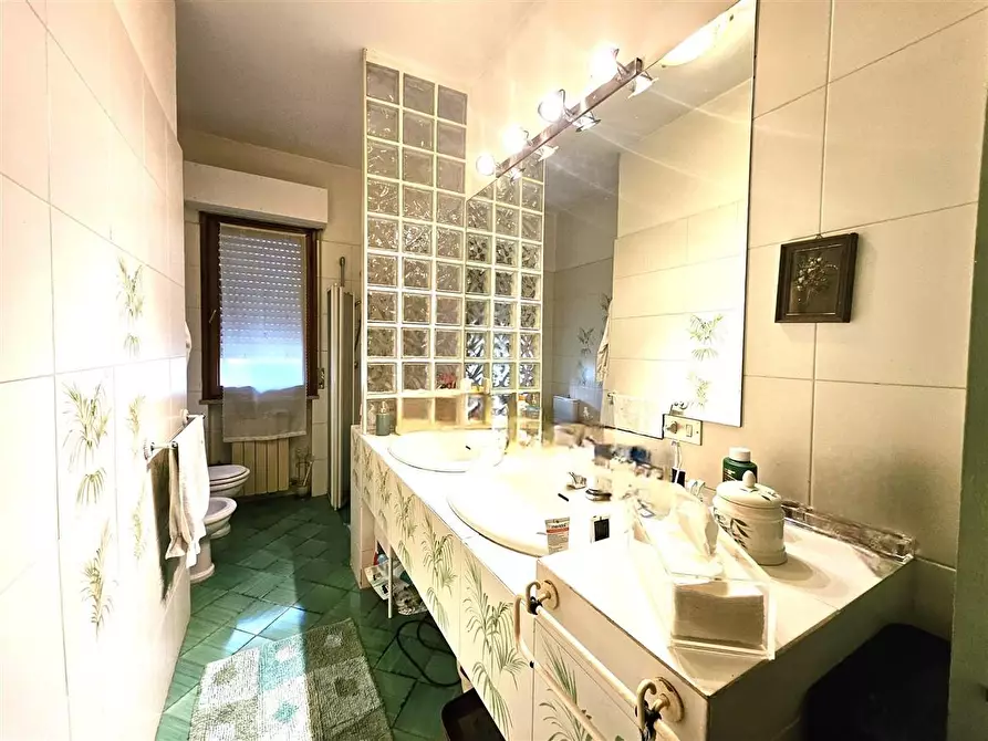 Immagine 17 di Appartamento in vendita  a Massa