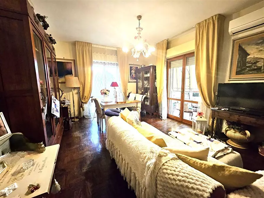 Immagine 2 di Appartamento in vendita  a Massa