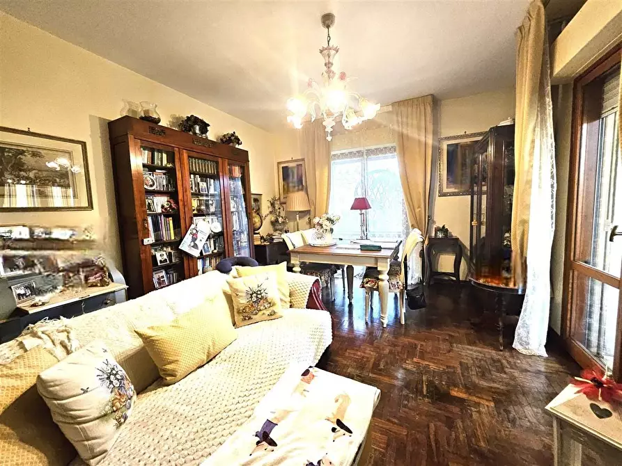 Immagine 3 di Appartamento in vendita  a Massa