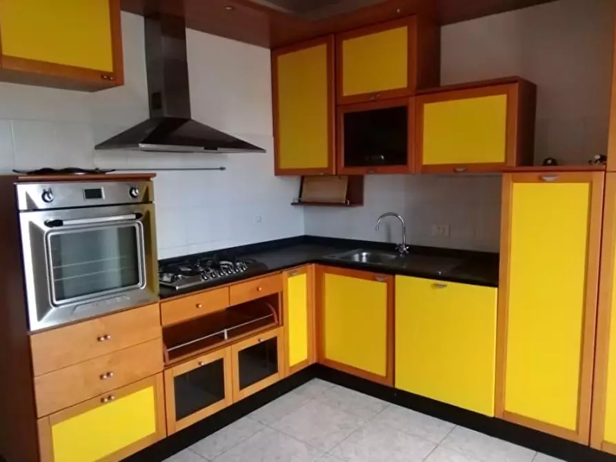 Immagine 2 di Appartamento in vendita  a Massa