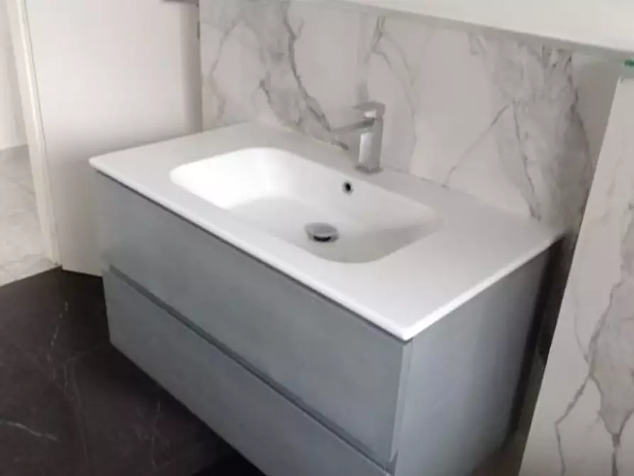 Immagine 18 di Appartamento in vendita  a Massa