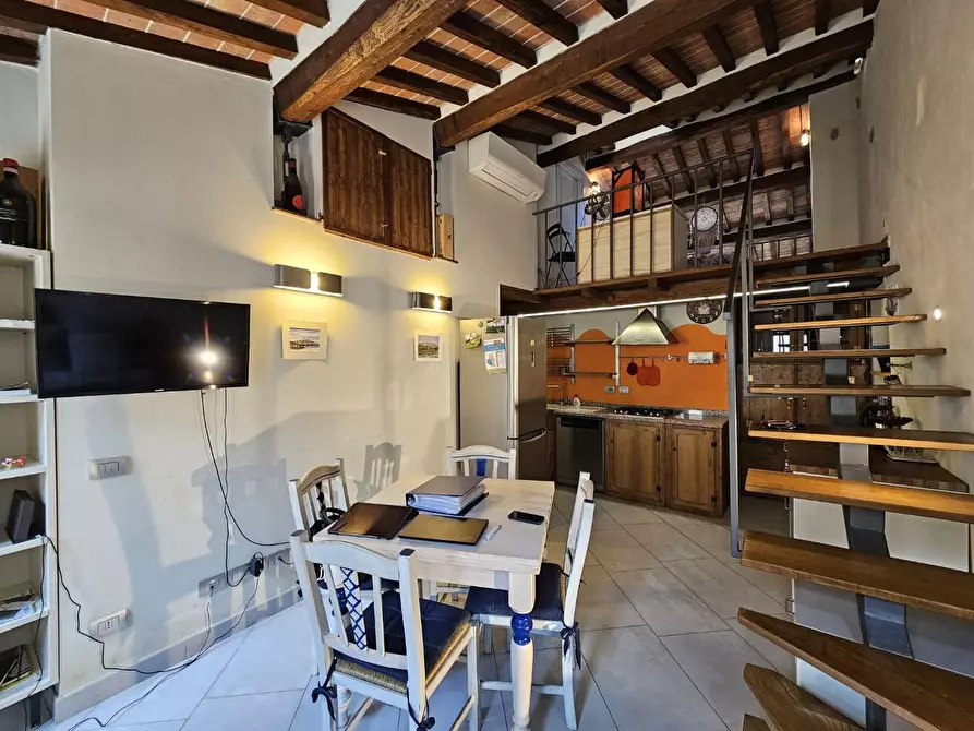 Immagine 11 di Appartamento in vendita  a Siena