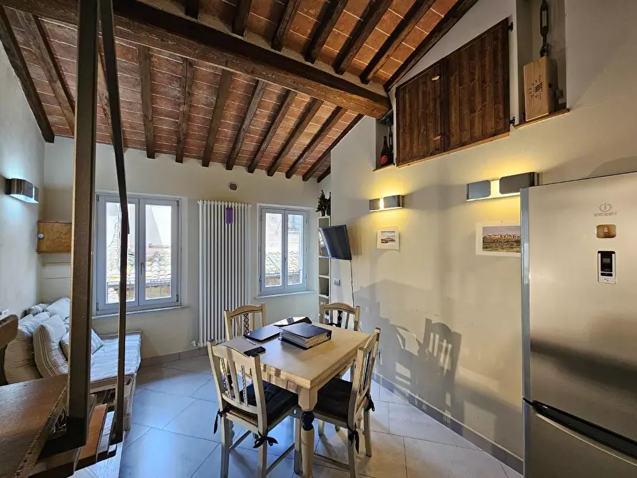 Immagine 12 di Appartamento in vendita  a Siena