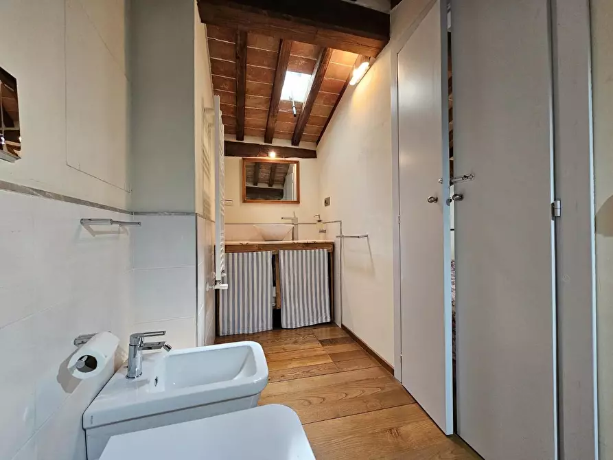 Immagine 5 di Appartamento in vendita  a Siena