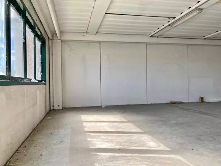 Immagine 4 di Ufficio in affitto  a Cascina