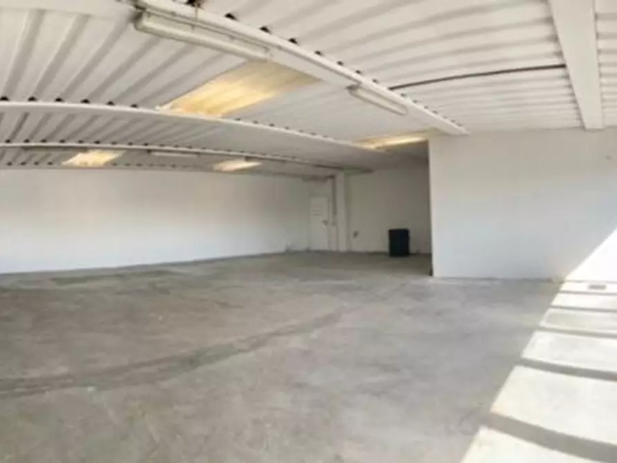 Immagine 7 di Ufficio in affitto  a Cascina