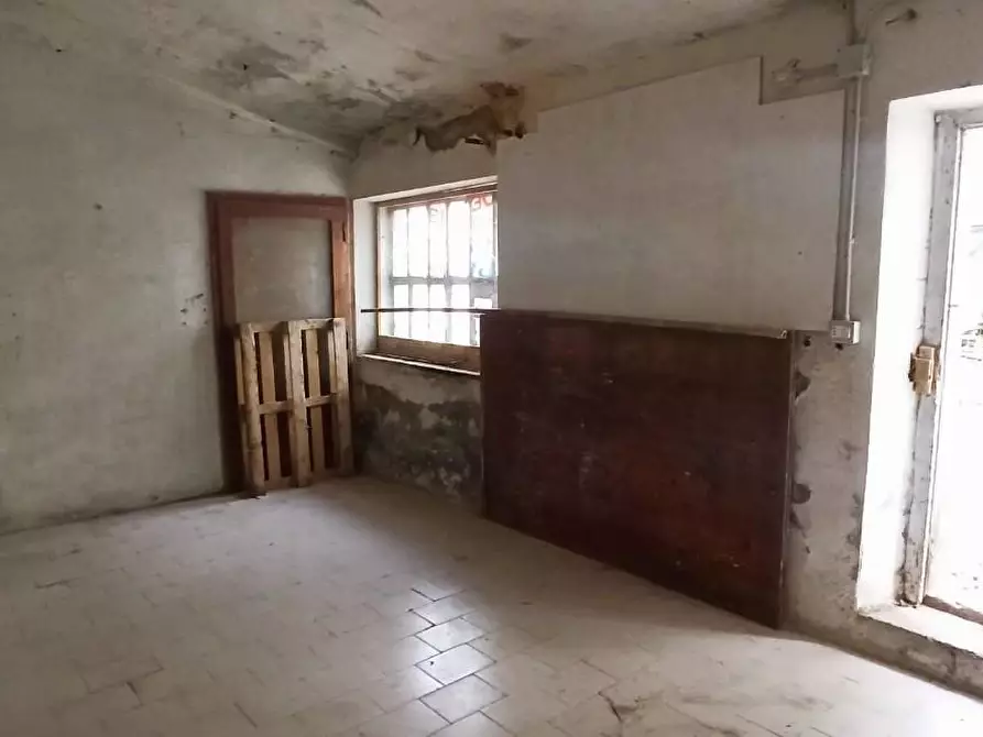 Immagine 6 di Locale commerciale in vendita  a Volterra