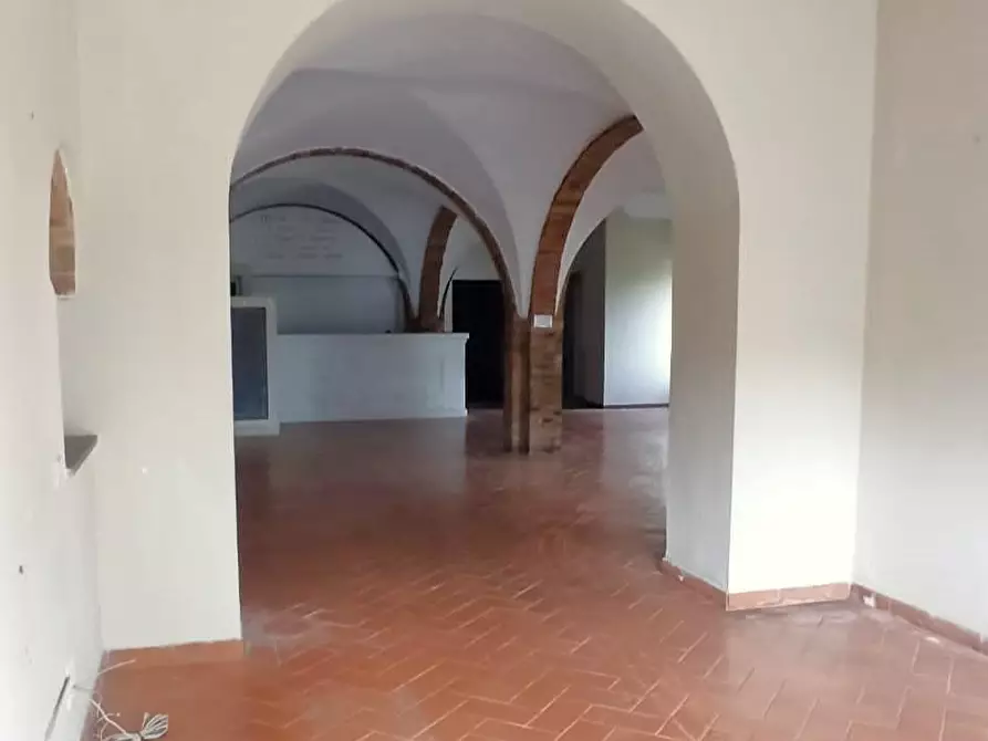 Immagine 5 di Locale commerciale in vendita  a Volterra