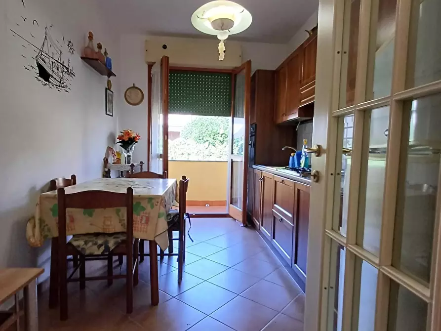 Immagine 3 di Appartamento in vendita  a Massa