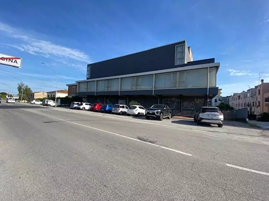 Immagine 3 di Locale commerciale in affitto  a Cascina