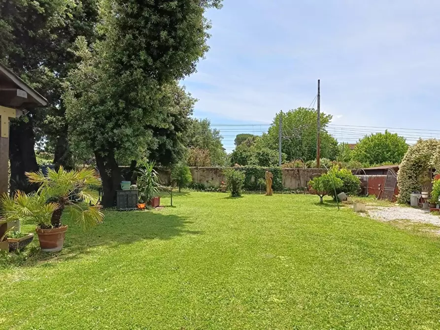 Immagine 23 di Immobile di prestigio in vendita  a Cascina