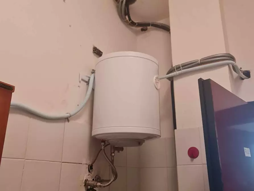 Immagine 15 di Locale commerciale in vendita  a Colle Di Val D'elsa