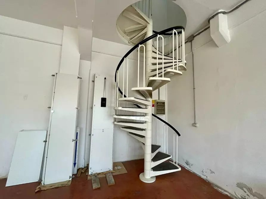 Immagine 8 di Attività artigianale in vendita  a Massarosa