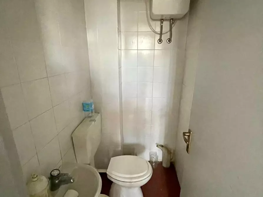 Immagine 2 di Attività artigianale in vendita  a Massarosa