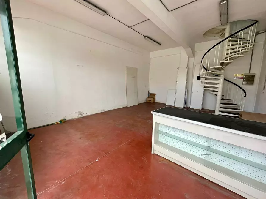 Immagine 5 di Attività artigianale in vendita  a Massarosa