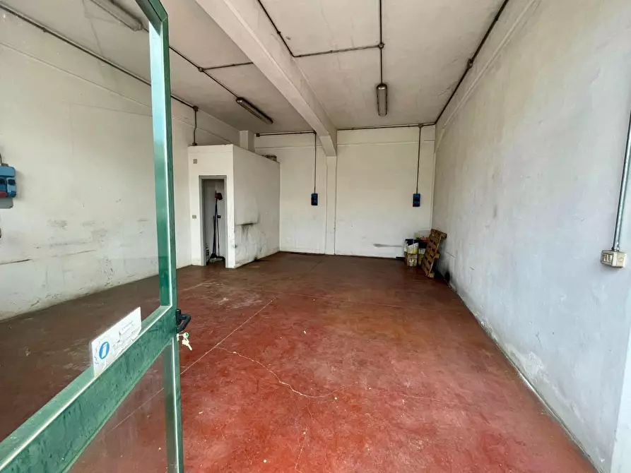 Immagine 13 di Attività artigianale in vendita  a Massarosa