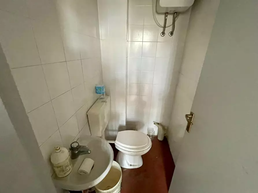 Immagine 10 di Attività artigianale in vendita  a Massarosa