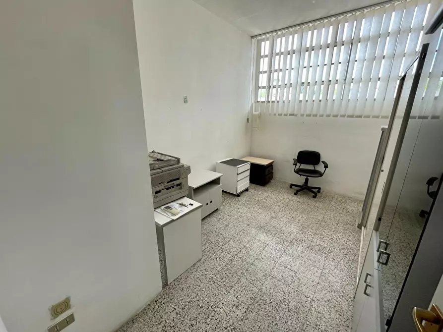 Immagine 11 di Attività artigianale in vendita  a Massarosa