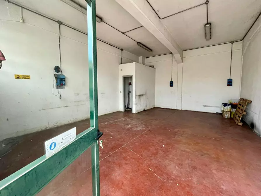 Immagine 15 di Attività artigianale in vendita  a Massarosa