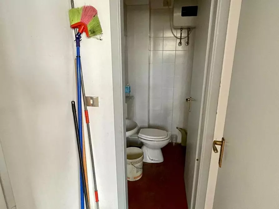 Immagine 6 di Attività artigianale in vendita  a Massarosa