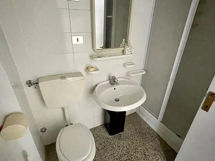 Immagine 22 di Attività artigianale in vendita  a Massarosa